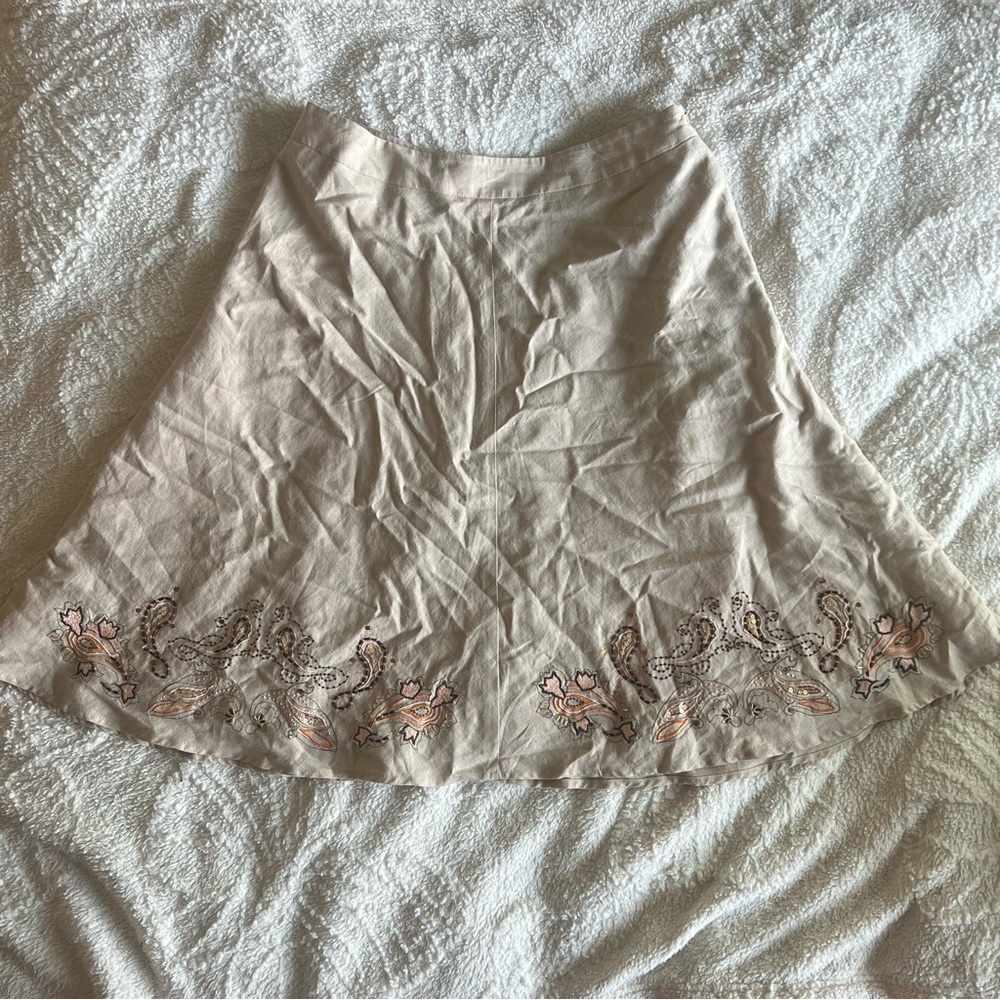 Apostrophe Embroidered Beige Skirt